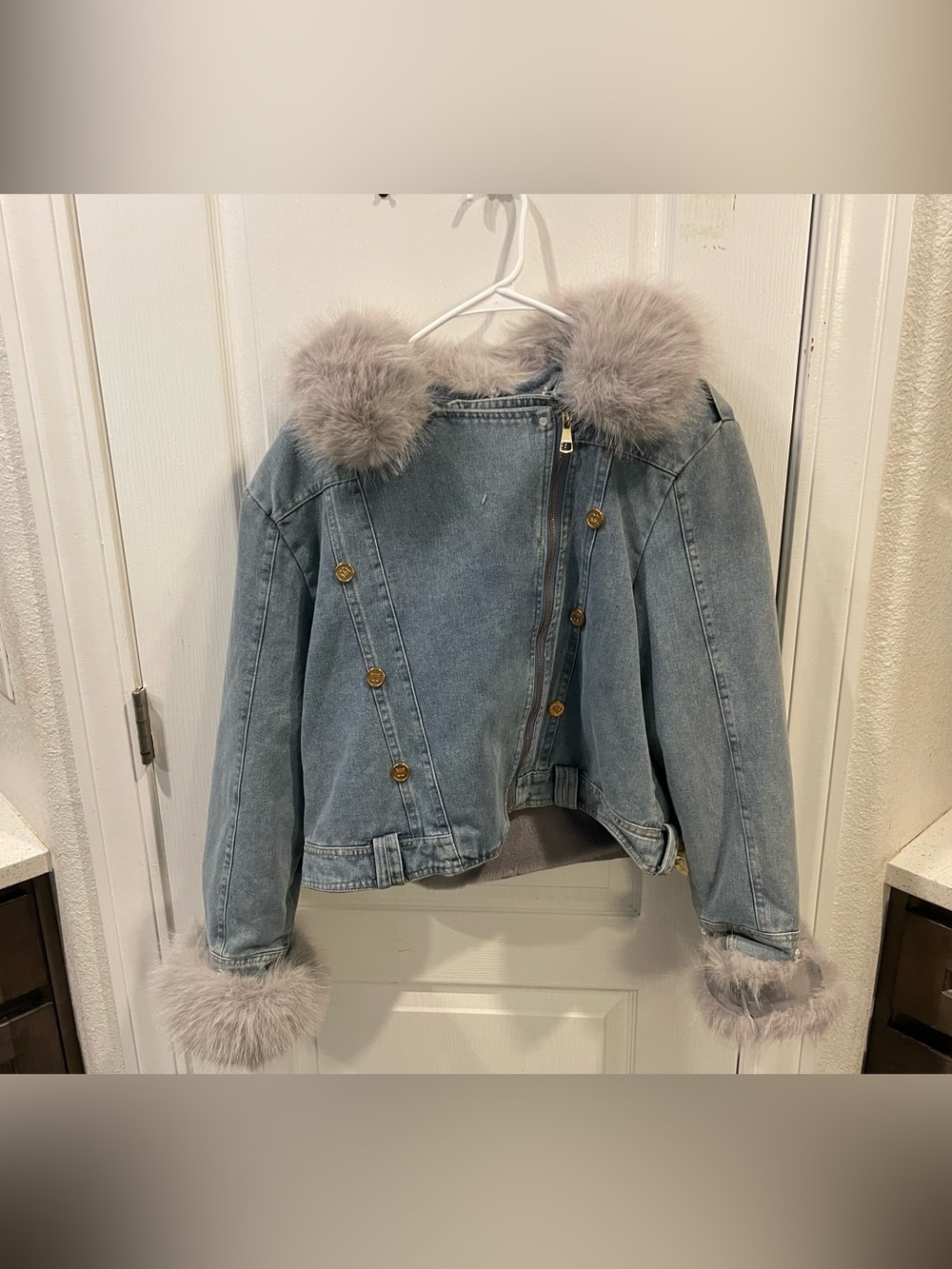 Light Blue cropped Denim Jacket with Gold Button & Faux Fur Trim NWOT